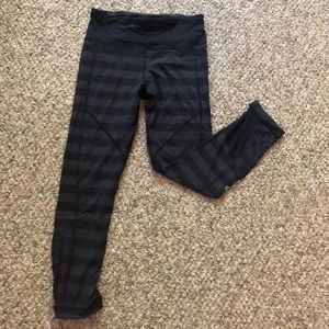 Lululemon black striped leggings size 4